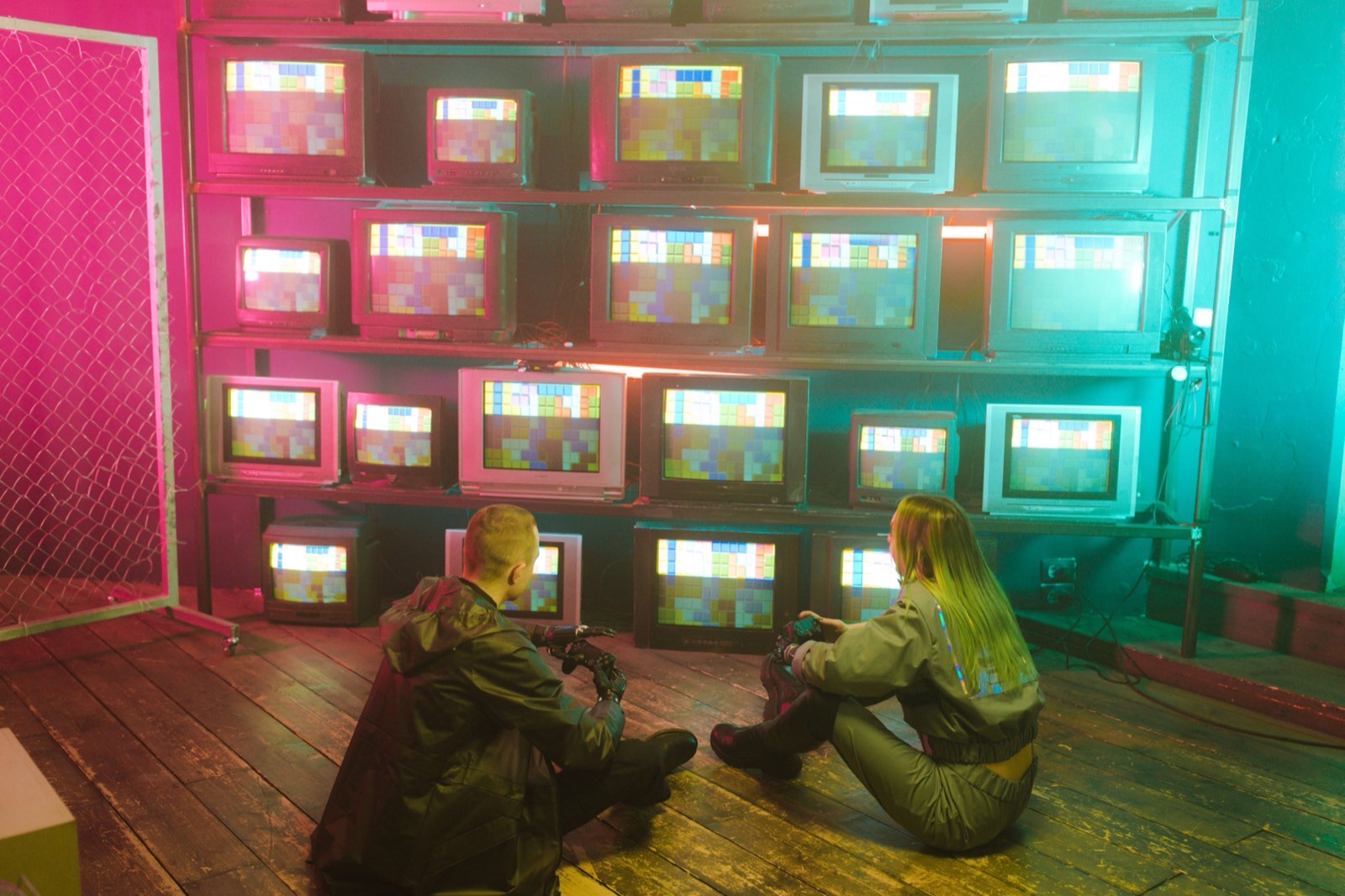 Swiss viewer evaluating IPTV subscription options on smartphone and TV simultaneously